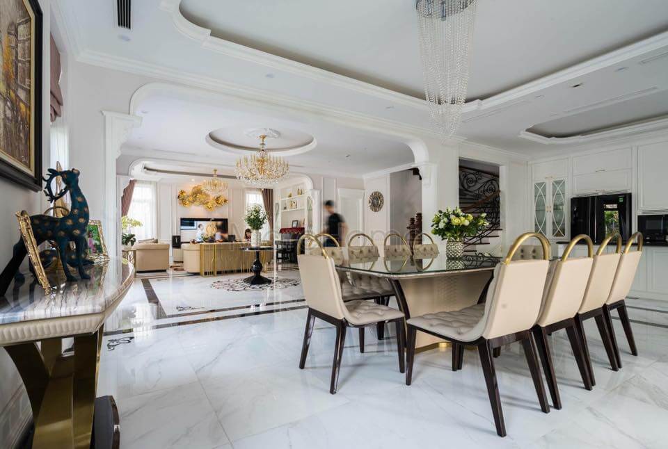 Chất liệu gỗ sồi nga nhập khẩu cao cấp đã qua xử lý, lõi gỗ chắc chắn giúp bộ bàn ăn cổ điển châu âu bền theo năm tháng mẫu bàn ăn gỗ tự nhiên cao cấp cho phòng ăn sang trọng