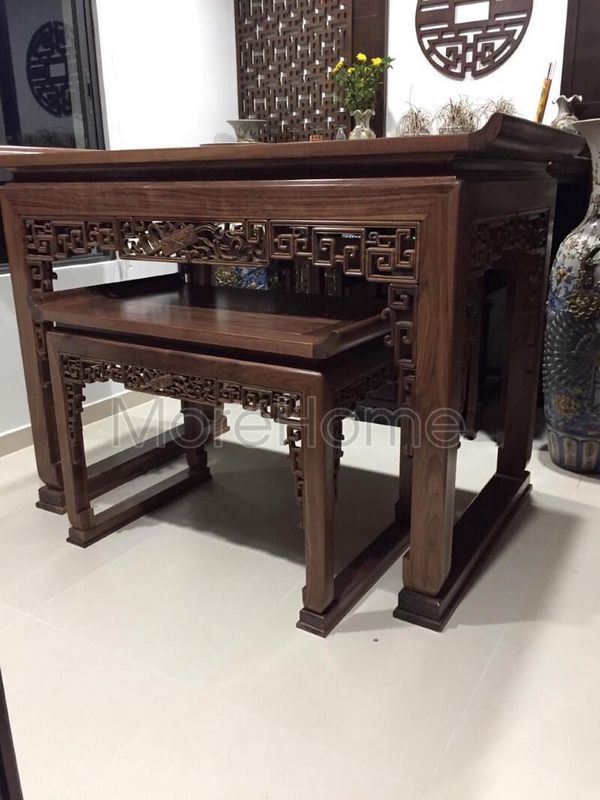 Mẫu bàn thờ tủ thờ bằng gỗ óc chó đẹp đẳng cấp này được sử dụng nhiều trong không gian phòng thờ chung cư diện tích lớn, biệt thự, nhà phố, nhà liền kề, dinh thự, nhà vườn...